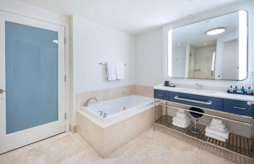 Fontainebleau Hotel Ocean View Fits 6! 1 BED/2 BA - Photo 4