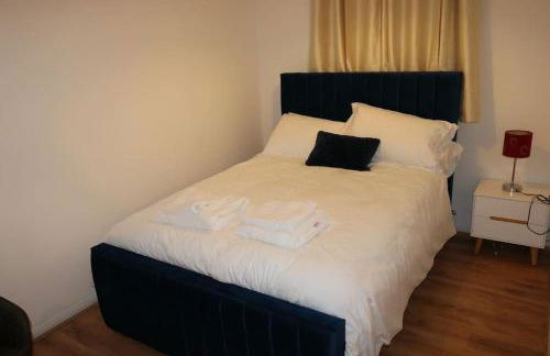 Entire -4 Bedrooms Detached House with Driveway - Foto 19