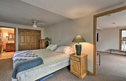 Spacious Lakehouse with Deck, Kayaks, and Dock! - Foto 21