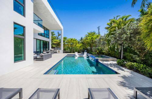 LVS Villa Blanco 5BR Coastal Oasis with Rooftop Sunset Deck Heated Pool Spa & Walk-to-Beach Access - Foto 21