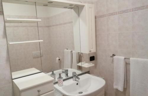 Between mountains and lake - Foto 46