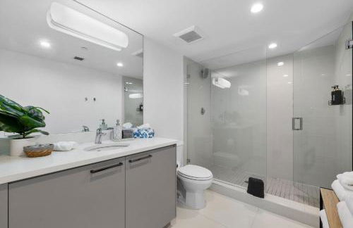 Luxury Condo with Rooftop Pool - 5-Min to Beach - Foto 25