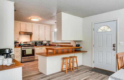 Furnished Deck and Fire Pit Sherwood Forest Cabin - Foto 7