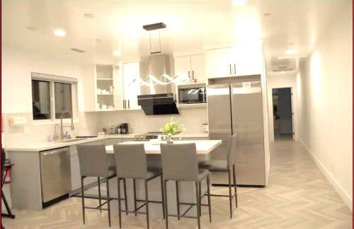 Dimond Abode Vacation Rental, Oakland California Dimond District - Photo 19