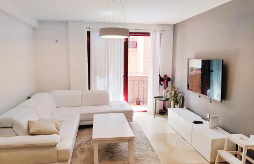 Apartamento, piscina y parking Granada Tico Medina - Foto 2