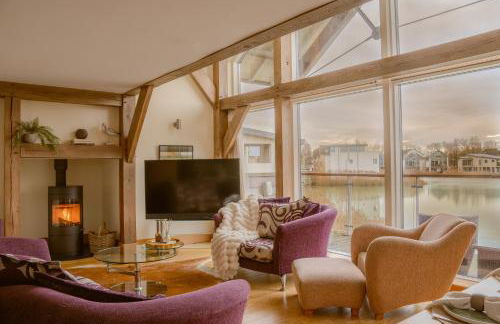 Lakeside Cotswolds Retreat with Private Hot Tub set on Lower Mill Estate - Photo 36