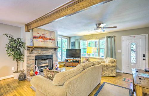 Secluded Chattanooga Getaway w/ Deck + Yard! - Foto 3