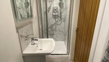 White Cottage - Cosy Holiday Cottage in Drymen, Loch Lomond & Trossachs - Foto 5, Shower