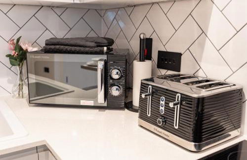 Luxury 2 Bed Apartment, with a balcony city & canal view in Manchester City Centre! - Foto 16