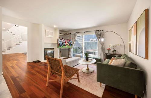 Kirkland Elegant 4B 2 5B Family Retreat with Designer Decor - Photo 4