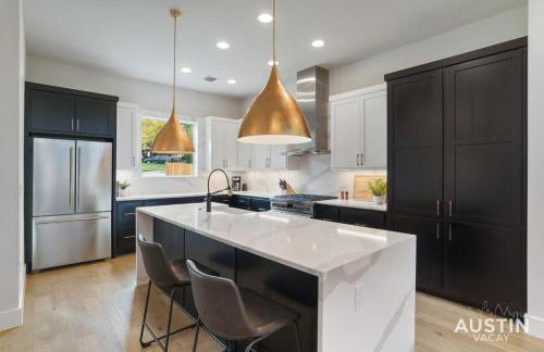 Luxurious Modernism with Private Hot Tub and Garage - Foto 16