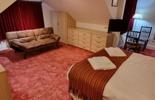 Central to town, 4 bedrooms, sleeps 8, parking for 4 plus cars - Foto 10