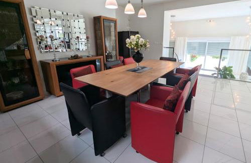 Luxurious Villa with Pool - Foto 10