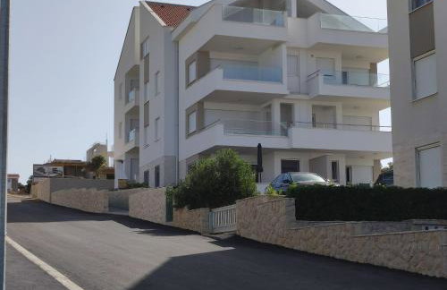 Dolphin view with a pool by the beach - Foto 2