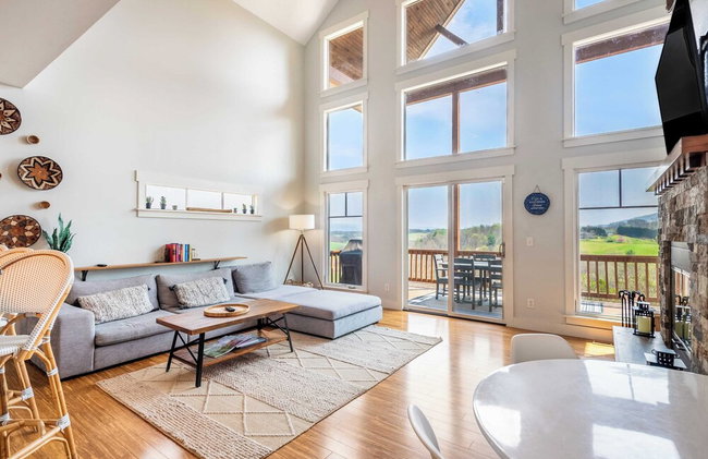 Private Retreat w/ Hot Tub, Amazing Views, Game Room Silver Spoon by Avantstay - Foto 3