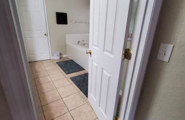 Spacious 5 bdrm 4 bth pool home, game room New Year special close to Disney, Epic Universe Spring Break Special - Foto 29