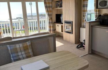3 Bedroom, Sleep 6, Wi-Fi, Decking, Sea-View, Parking - Photo 14