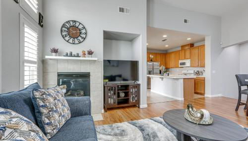 Extended-Stay Ready! Elk Grove Unit with Pool Access - Foto 5