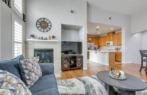 Extended-Stay Ready! Elk Grove Unit with Pool Access - Foto 5