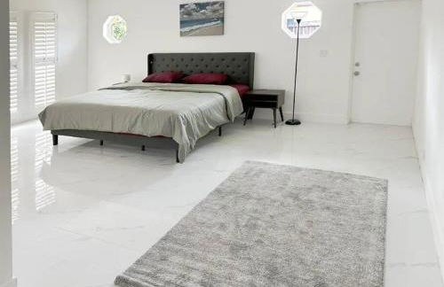 Inactive 193 Modern, 4B&3B with Pool and Lake - Foto 9