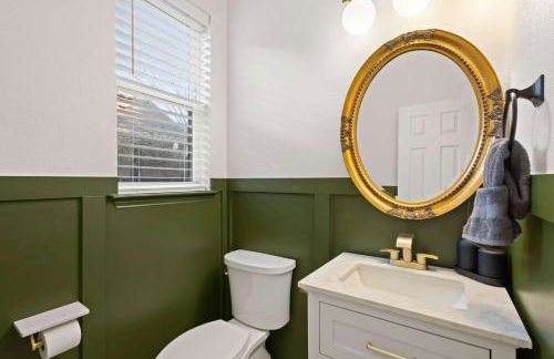 5BD Getaway w Pool Patio Firepit Mins to DT - Photo 27