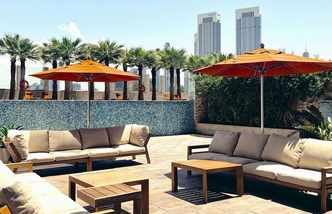 Luxe and Modern Duplex in Difc - Photo 43