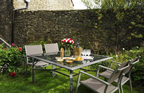 Upside house Beautiful 5 bedroom house sleeps 13 with hottub, games room and garden near Bath - Foto 40