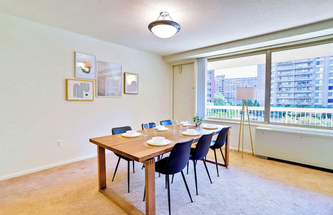 Elegant Apartments Near the Pentagon - Photo 46