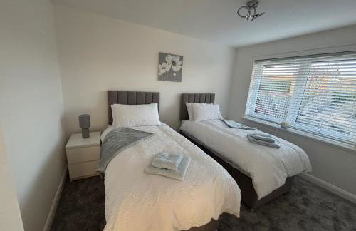 2-Beds Sleeps 4 w Parking 15 mins to St Andrews - Foto 6