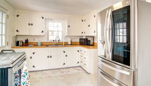 2 Mi to Beach Walkable Coastal Gem in Hyannis! - Foto 2