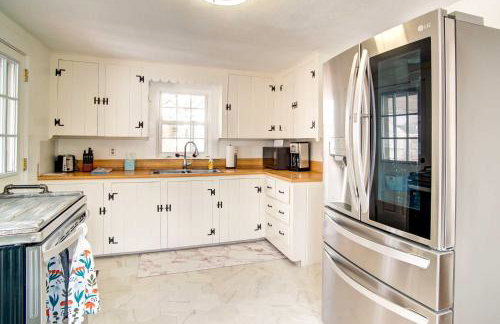 2 Mi to Beach Walkable Coastal Gem in Hyannis! - Photo 2