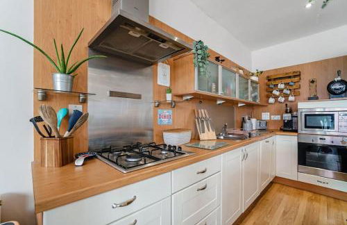 Luxury Huge Modern Open Plan 2Bedroom Flat - Free Private Parking & Balcony located at the OVO Hydro and SEC Centre - Foto 7