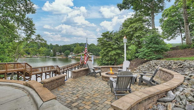 Lakefront w/ Private Dock + Hot Tub Pontoon Rental Butler Bliss by Avantstay - Foto 5, Innenbereich
