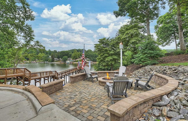 Lakefront w/ Private Dock + Hot Tub Pontoon Rental Butler Bliss by Avantstay - Photo 20