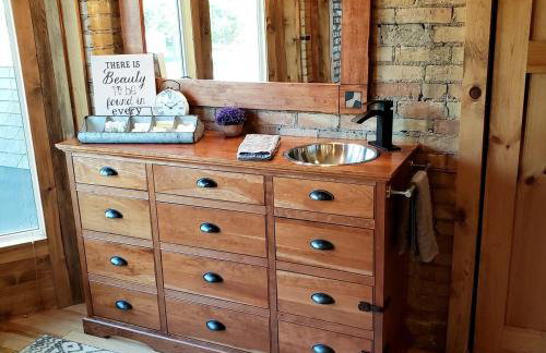 THE LOFT 3 level urban cabin with a HUGE patio! - Foto 26