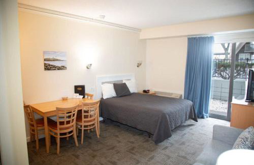 Courtyard Resort - Photo 8