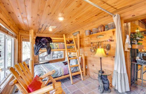 Hot Tub and Fire Pit Riverfront Helen Cabin - Foto 15