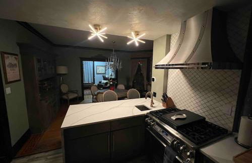 4 BR Luxurious-Gem Mansion in Heart of Denver - Foto 17