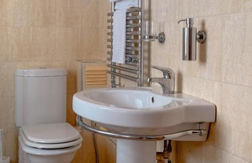 Private Pool & Jacuzzi with View by Host Hero - Foto 16