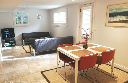 Contemporary 3 Bedroom Apt with Sauna in Woods - Foto 2