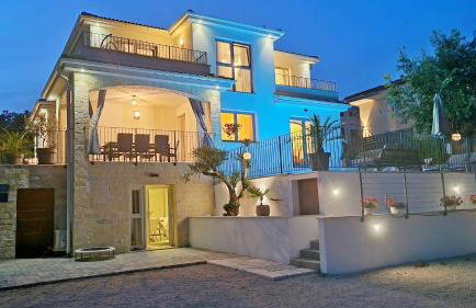 Luxury apartment Viktorija with private pool - Photo 3