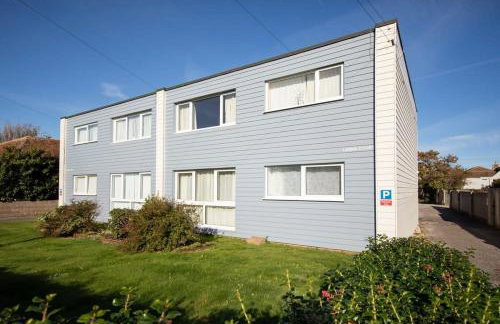 Sunny & Modern Near the Beach & Village w Parking - Foto 22