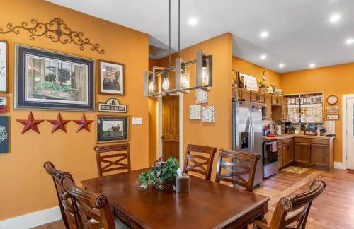 Stockyards-3/4 mile away!-Sleeps 8-Americana House - Foto 27