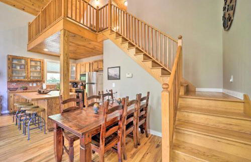 Woodsy Mountain-View Getaway with Hot Tub! - Foto 7