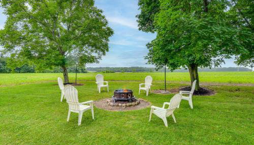 Cozy New York Farmhouse with Porch, Grill and Fire Pit - Foto 4