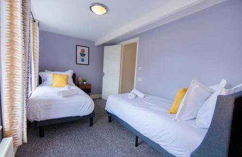 Stylish central location 3 bedroom house - Photo 10