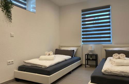 STN Apartment Suite - Ferienwohnung mit 2 Schlafzimmer & Parkplatz, Highspeed WLAN, Fußbodenheizung & Netflix Premium, Zentral zu Audi & Schwarz Gruppe - Foto 18