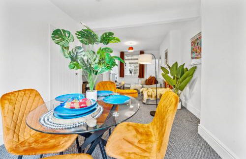 Clover House Stunning Cosy Cottage 3BR By AltoLuxo Short Lets & Serviced Accommodation With Free WiFi & Parking - Foto 17