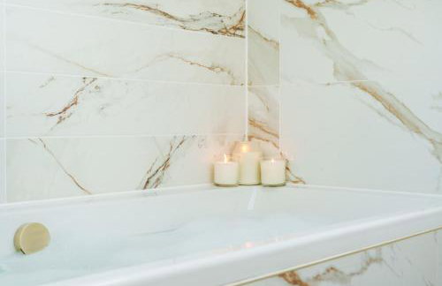 NEW! Stunning 2 Bed Beach Front Penthouse Apartment - Topaz, Compass Point - Foto 44