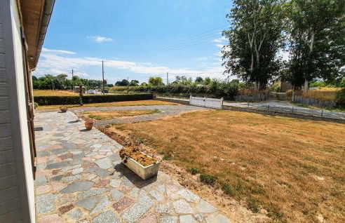 2 Bedroom Stunning Home In Bacilly - Foto 7